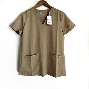 🆕 Figs Casma three-pocket top color: sandstone beige size xs NWT